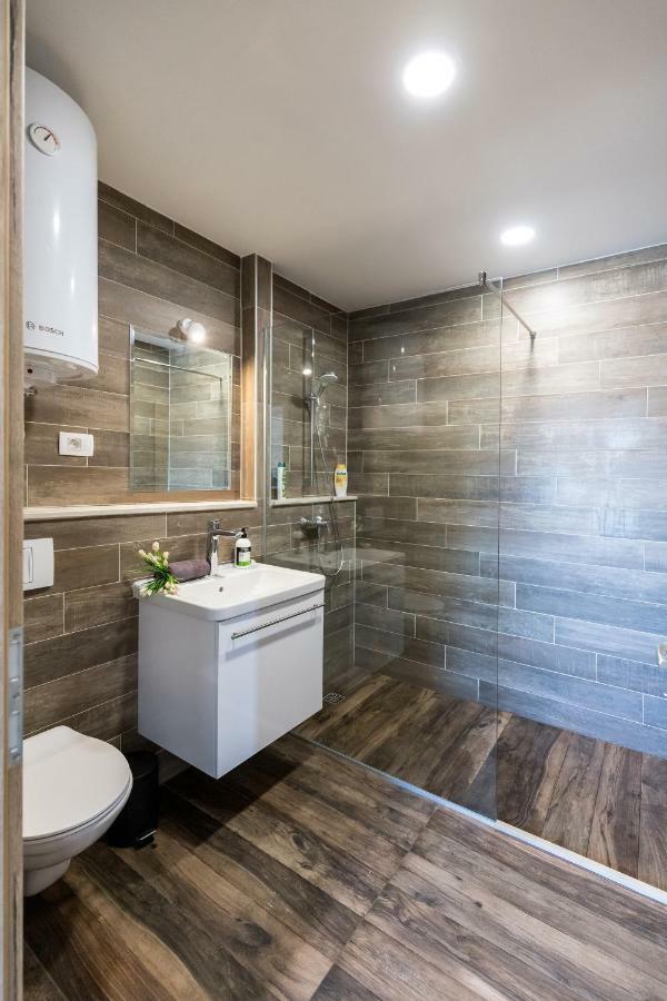 Apinelo Port Rooms สปลิท ภายนอก รูปภาพ